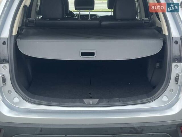Серый Мицубиси Аутлендер, объемом двигателя 2.36 л и пробегом 120 тыс. км за 16100 $, фото 12 на Automoto.ua