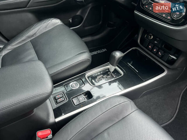 Серый Мицубиси Аутлендер, объемом двигателя 2.4 л и пробегом 189 тыс. км за 16950 $, фото 116 на Automoto.ua