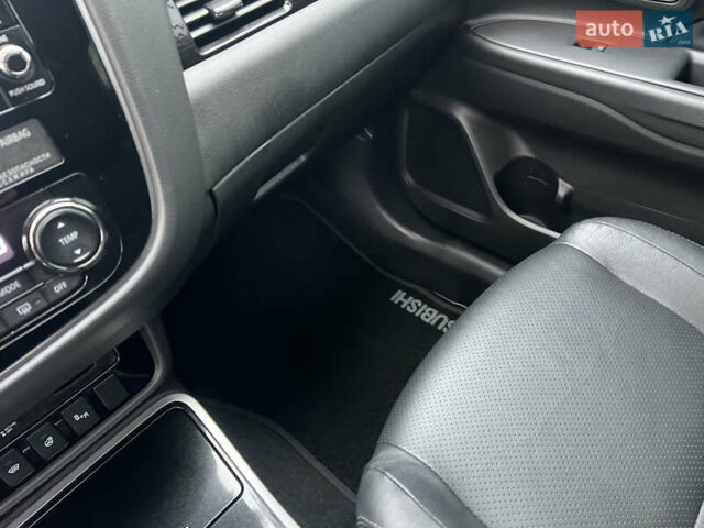 Серый Мицубиси Аутлендер, объемом двигателя 2.4 л и пробегом 189 тыс. км за 16950 $, фото 74 на Automoto.ua