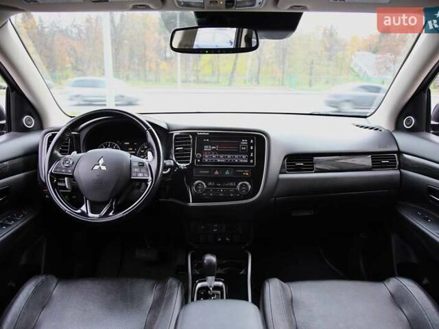 Серый Мицубиси Аутлендер, объемом двигателя 3 л и пробегом 195 тыс. км за 16900 $, фото 11 на Automoto.ua