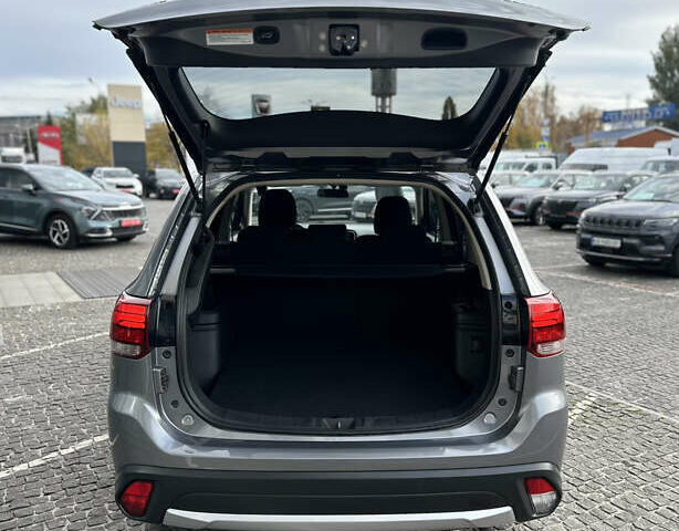 Мицубиси Аутлендер 2017 в Днепре (Днепропетровске) на Automoto.ua Серый Мицубиси Аутлендер, объемом двигателя 2 л и пробегом 103 тыс. км за 16990 $, фото 15 на Automoto.ua