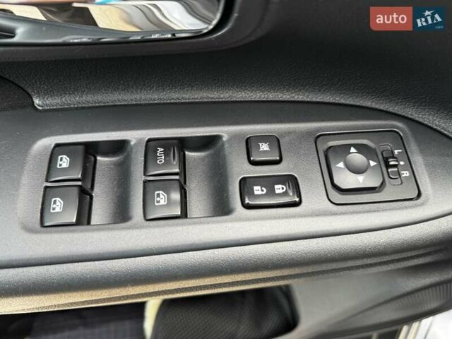 Серый Мицубиси Аутлендер, объемом двигателя 2.36 л и пробегом 51 тыс. км за 21000 $, фото 16 на Automoto.ua