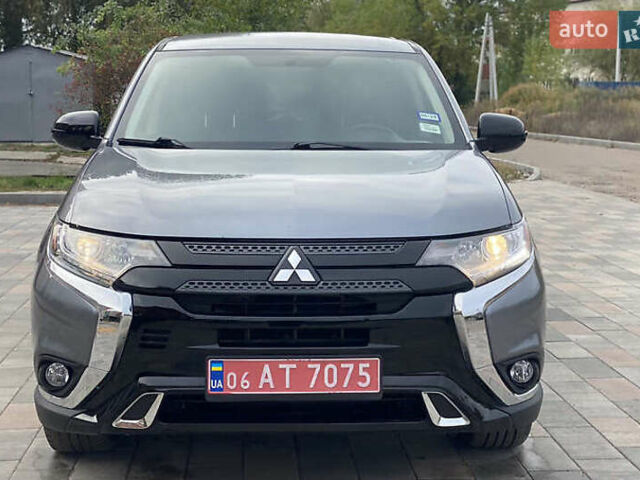 Міцубісі Аутлендер 2017 у Києві на Automoto.ua Сірий Міцубісі Аутлендер, об'ємом двигуна 2.36 л та пробігом 113 тис. км за 14600 $, фото 1 на Automoto.ua