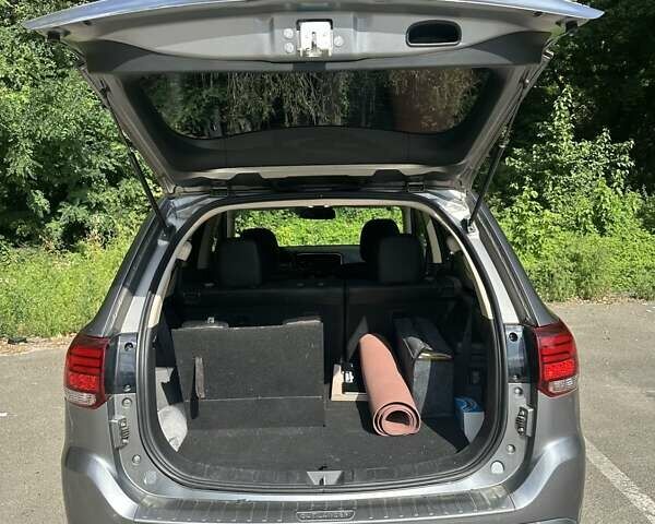 Серый Мицубиси Аутлендер, объемом двигателя 2.36 л и пробегом 85 тыс. км за 17500 $, фото 11 на Automoto.ua