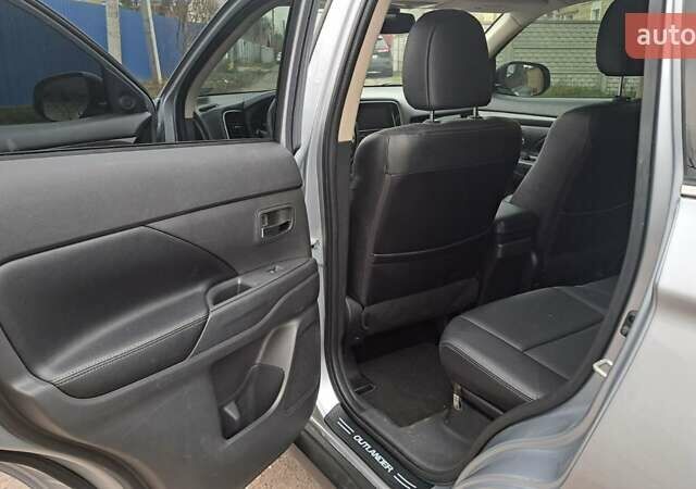 Серый Мицубиси Аутлендер, объемом двигателя 2.36 л и пробегом 120 тыс. км за 16100 $, фото 29 на Automoto.ua