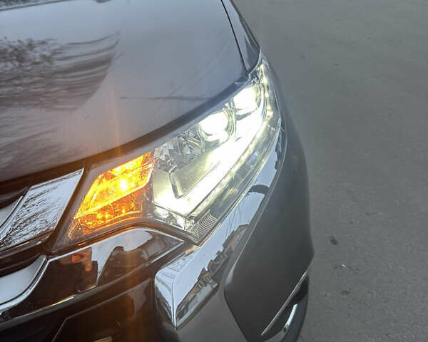 Сірий Міцубісі Аутлендер, об'ємом двигуна 2.36 л та пробігом 48 тис. км за 18000 $, фото 17 на Automoto.ua