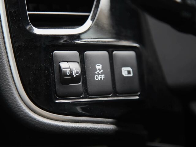 Серый Мицубиси Аутлендер, объемом двигателя 3 л и пробегом 195 тыс. км за 16900 $, фото 22 на Automoto.ua