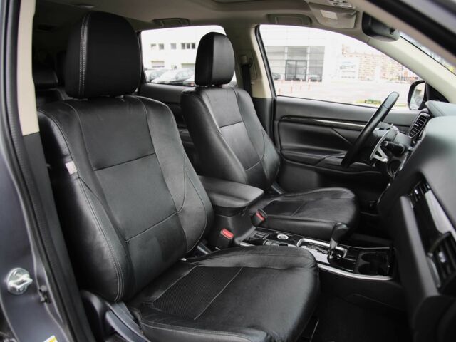 Серый Мицубиси Аутлендер, объемом двигателя 3 л и пробегом 195 тыс. км за 16900 $, фото 10 на Automoto.ua