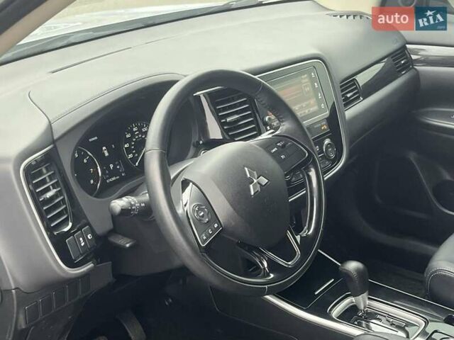 Серый Мицубиси Аутлендер, объемом двигателя 2.36 л и пробегом 120 тыс. км за 16100 $, фото 6 на Automoto.ua