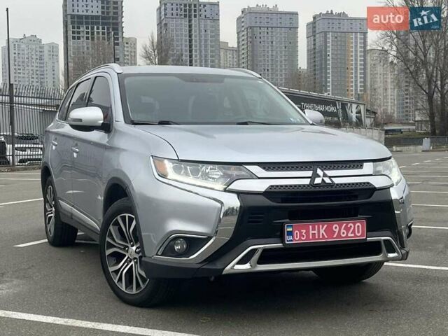 Серый Мицубиси Аутлендер, объемом двигателя 2.36 л и пробегом 120 тыс. км за 16100 $, фото 2 на Automoto.ua