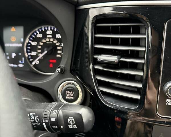 Сірий Міцубісі Аутлендер, об'ємом двигуна 2.36 л та пробігом 86 тис. км за 17000 $, фото 17 на Automoto.ua