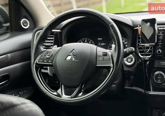 Серый Мицубиси Аутлендер, объемом двигателя 2.36 л и пробегом 153 тыс. км за 16950 $, фото 5 на Automoto.ua