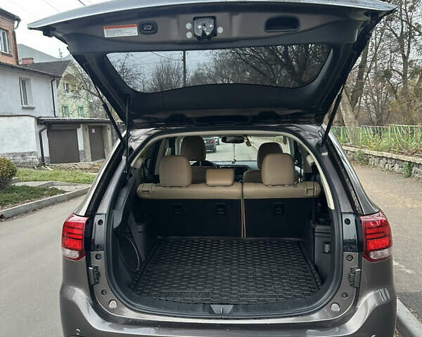 Сірий Міцубісі Аутлендер, об'ємом двигуна 2.36 л та пробігом 48 тис. км за 18000 $, фото 5 на Automoto.ua