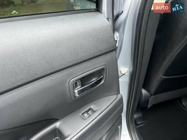 Серый Мицубиси Аутлендер, объемом двигателя 2.4 л и пробегом 189 тыс. км за 16950 $, фото 82 на Automoto.ua