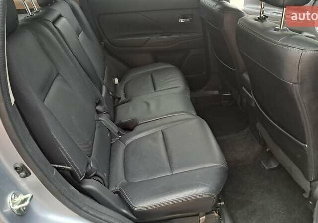 Серый Мицубиси Аутлендер, объемом двигателя 2.36 л и пробегом 120 тыс. км за 16100 $, фото 24 на Automoto.ua