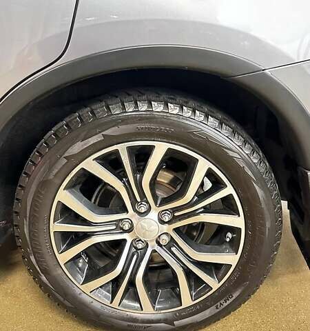 Серый Мицубиси Аутлендер, объемом двигателя 3 л и пробегом 130 тыс. км за 16750 $, фото 13 на Automoto.ua