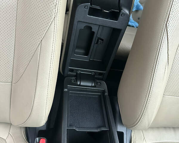 Сірий Міцубісі Аутлендер, об'ємом двигуна 2.36 л та пробігом 48 тис. км за 18000 $, фото 12 на Automoto.ua