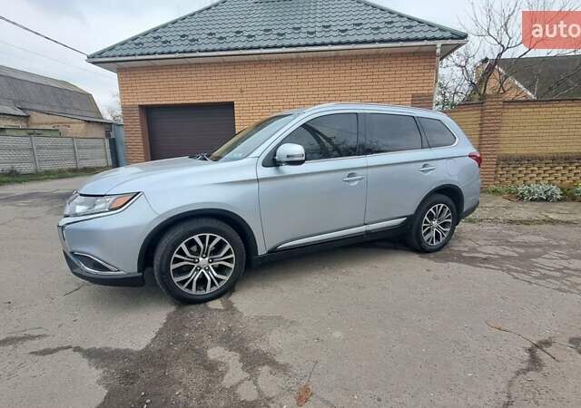 Серый Мицубиси Аутлендер, объемом двигателя 2.36 л и пробегом 120 тыс. км за 16100 $, фото 2 на Automoto.ua