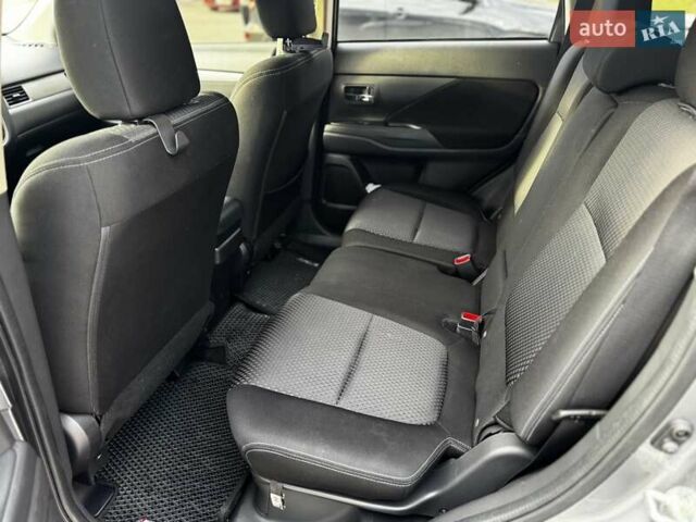 Серый Мицубиси Аутлендер, объемом двигателя 2.36 л и пробегом 51 тыс. км за 21000 $, фото 6 на Automoto.ua