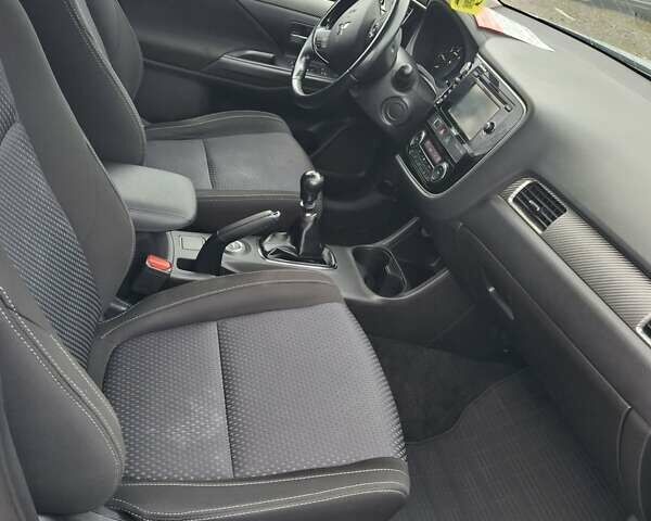 Серый Мицубиси Аутлендер, объемом двигателя 2.3 л и пробегом 205 тыс. км за 15999 $, фото 1 на Automoto.ua