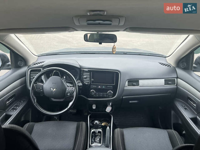 Серый Мицубиси Аутлендер, объемом двигателя 2.36 л и пробегом 85 тыс. км за 15500 $, фото 12 на Automoto.ua