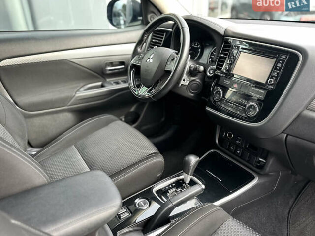 Мицубиси Аутлендер 2017 в Днепре (Днепропетровске) на Automoto.ua Серый Мицубиси Аутлендер, объемом двигателя 2 л и пробегом 103 тыс. км за 16990 $, фото 16 на Automoto.ua