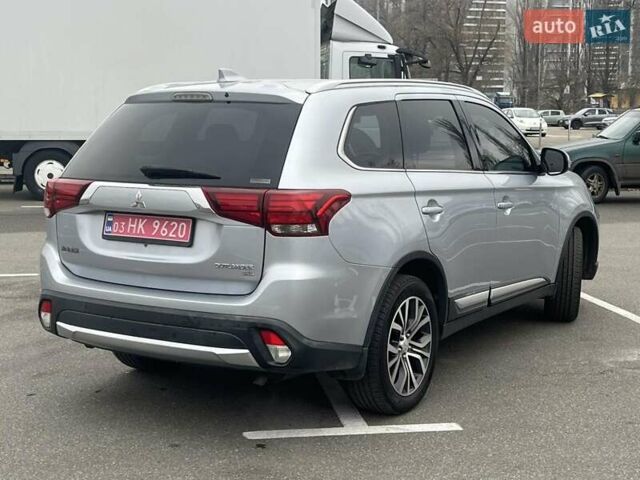 Серый Мицубиси Аутлендер, объемом двигателя 2.36 л и пробегом 120 тыс. км за 16100 $, фото 3 на Automoto.ua