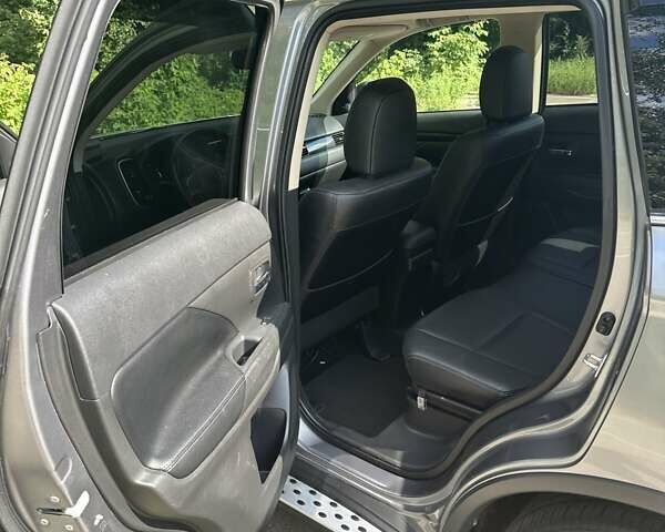 Серый Мицубиси Аутлендер, объемом двигателя 2.36 л и пробегом 85 тыс. км за 17500 $, фото 22 на Automoto.ua