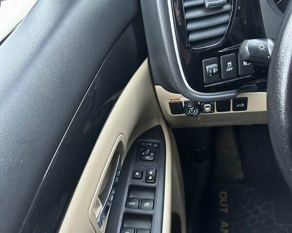 Сірий Міцубісі Аутлендер, об'ємом двигуна 2.36 л та пробігом 48 тис. км за 18000 $, фото 13 на Automoto.ua