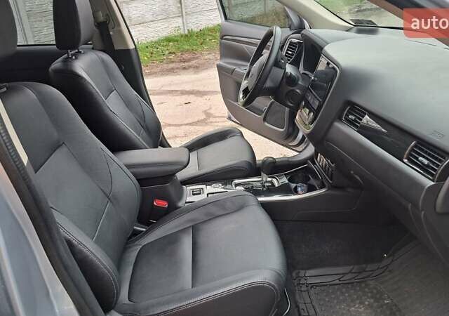 Серый Мицубиси Аутлендер, объемом двигателя 2.36 л и пробегом 120 тыс. км за 16100 $, фото 20 на Automoto.ua