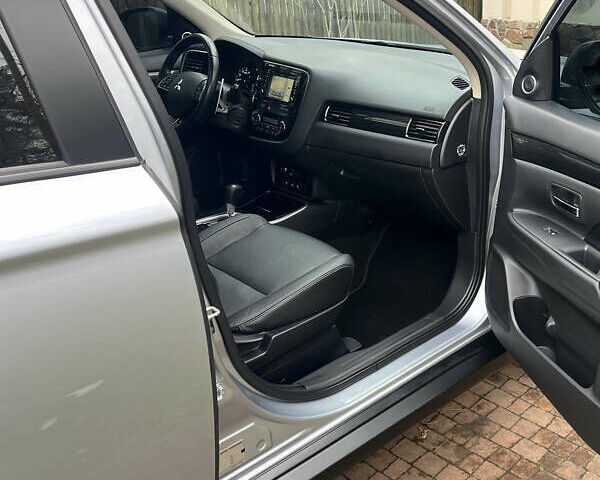 Серый Мицубиси Аутлендер, объемом двигателя 2.4 л и пробегом 189 тыс. км за 16950 $, фото 98 на Automoto.ua