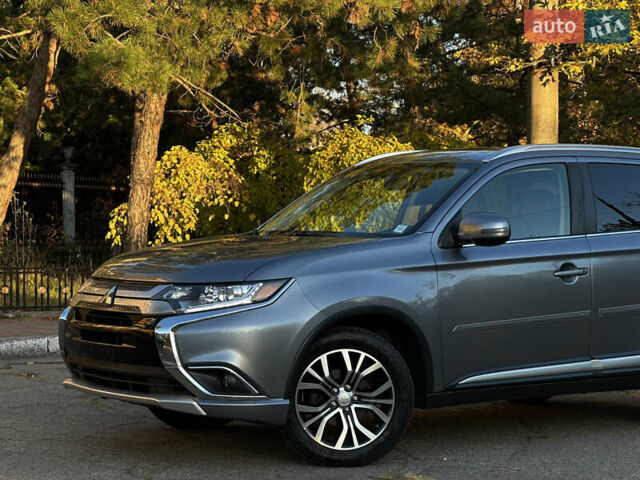 Серый Мицубиси Аутлендер, объемом двигателя 2.4 л и пробегом 167 тыс. км за 15999 $, фото 1 на Automoto.ua