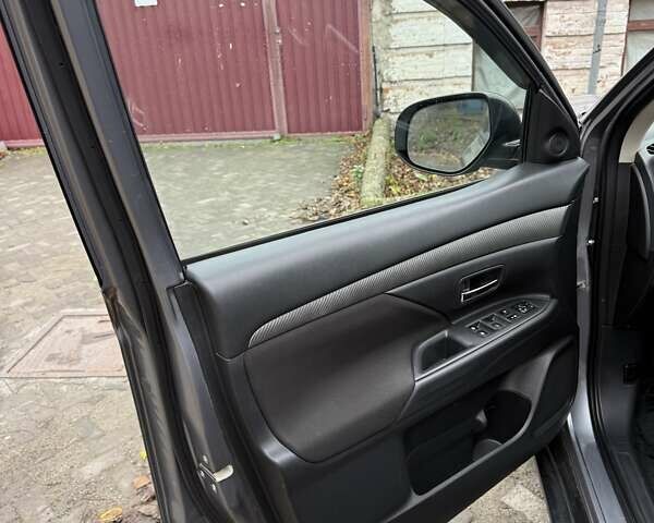 Сірий Міцубісі Аутлендер, об'ємом двигуна 2.36 л та пробігом 86 тис. км за 17000 $, фото 14 на Automoto.ua