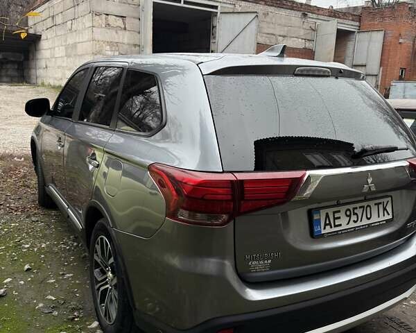 Сірий Міцубісі Аутлендер, об'ємом двигуна 2.36 л та пробігом 162 тис. км за 12300 $, фото 3 на Automoto.ua