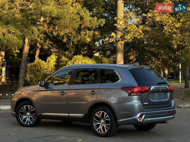 Серый Мицубиси Аутлендер, объемом двигателя 2.4 л и пробегом 167 тыс. км за 15999 $, фото 3 на Automoto.ua