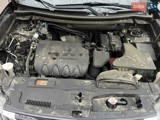 Сірий Міцубісі Аутлендер, об'ємом двигуна 2.36 л та пробігом 48 тис. км за 18000 $, фото 28 на Automoto.ua