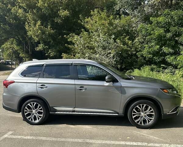 Серый Мицубиси Аутлендер, объемом двигателя 2.36 л и пробегом 85 тыс. км за 17500 $, фото 7 на Automoto.ua