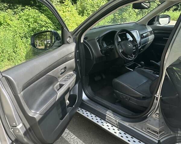 Серый Мицубиси Аутлендер, объемом двигателя 2.36 л и пробегом 85 тыс. км за 17500 $, фото 23 на Automoto.ua