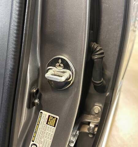 Серый Мицубиси Аутлендер, объемом двигателя 3 л и пробегом 130 тыс. км за 16750 $, фото 20 на Automoto.ua