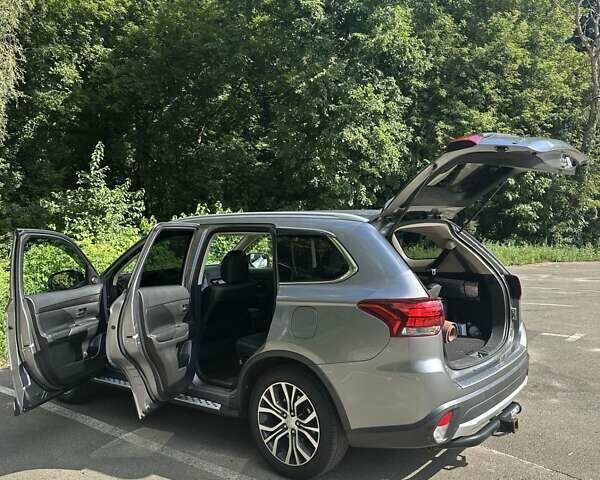 Серый Мицубиси Аутлендер, объемом двигателя 2.36 л и пробегом 85 тыс. км за 17500 $, фото 21 на Automoto.ua