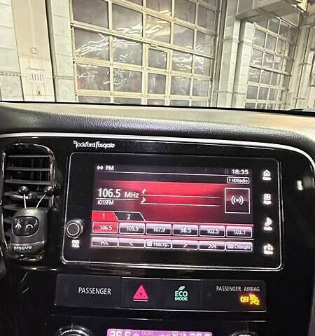 Серый Мицубиси Аутлендер, объемом двигателя 3 л и пробегом 130 тыс. км за 16750 $, фото 27 на Automoto.ua