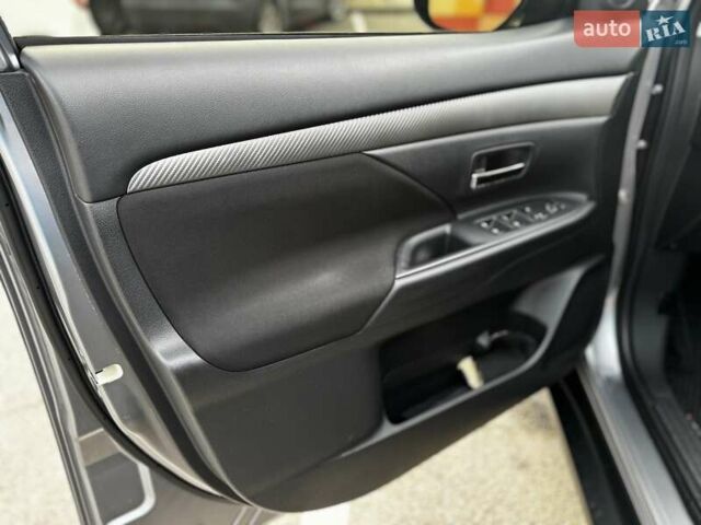 Серый Мицубиси Аутлендер, объемом двигателя 2.36 л и пробегом 51 тыс. км за 21000 $, фото 15 на Automoto.ua