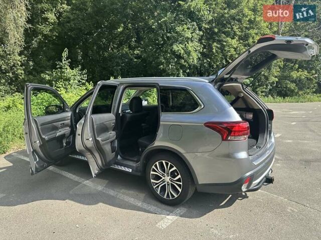 Серый Мицубиси Аутлендер, объемом двигателя 2.36 л и пробегом 85 тыс. км за 17500 $, фото 14 на Automoto.ua