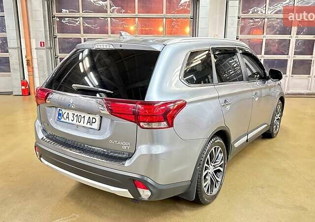 Серый Мицубиси Аутлендер, объемом двигателя 3 л и пробегом 130 тыс. км за 16750 $, фото 5 на Automoto.ua