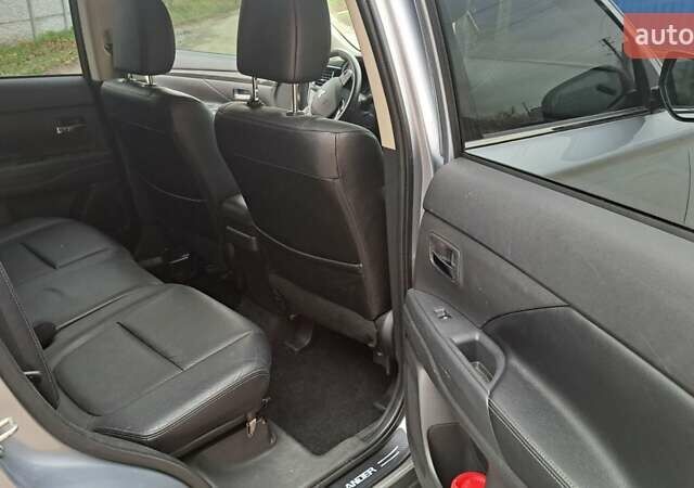 Серый Мицубиси Аутлендер, объемом двигателя 2.36 л и пробегом 120 тыс. км за 16100 $, фото 14 на Automoto.ua