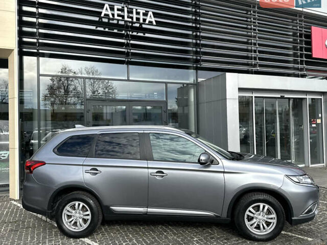 Мицубиси Аутлендер 2017 в Днепре (Днепропетровске) на Automoto.ua Серый Мицубиси Аутлендер, объемом двигателя 2 л и пробегом 103 тыс. км за 16990 $, фото 9 на Automoto.ua