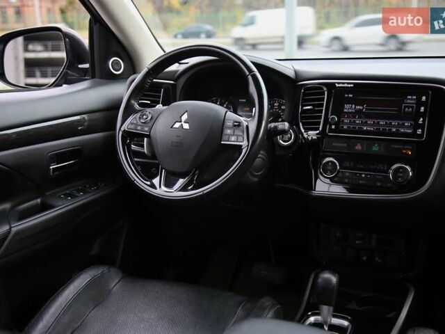 Серый Мицубиси Аутлендер, объемом двигателя 3 л и пробегом 195 тыс. км за 16900 $, фото 10 на Automoto.ua
