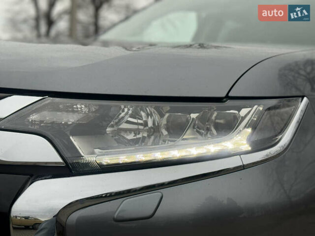 Серый Мицубиси Аутлендер, объемом двигателя 2.2 л и пробегом 152 тыс. км за 17800 $, фото 16 на Automoto.ua