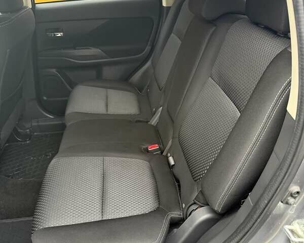 Сірий Міцубісі Аутлендер, об'ємом двигуна 2.36 л та пробігом 86 тис. км за 17000 $, фото 32 на Automoto.ua