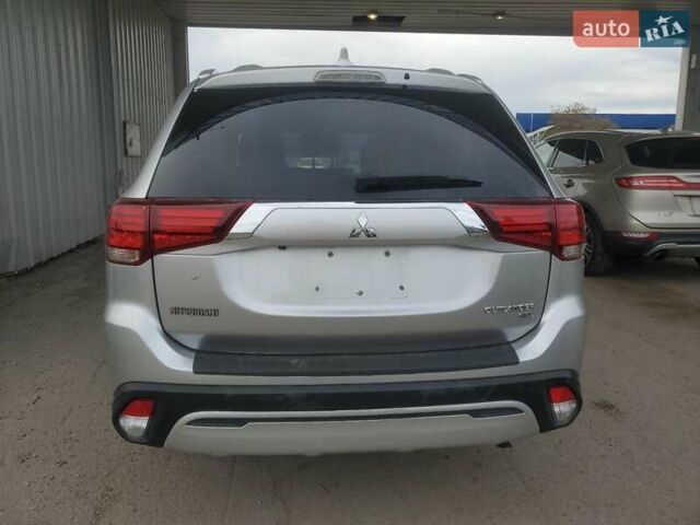 Серый Мицубиси Аутлендер, объемом двигателя 2.36 л и пробегом 154 тыс. км за 2700 $, фото 5 на Automoto.ua
